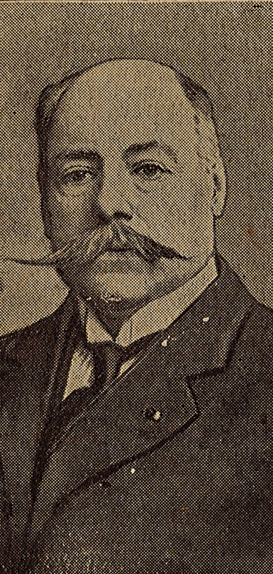 Portrait noir et blanc d'un homme portant une moustache.