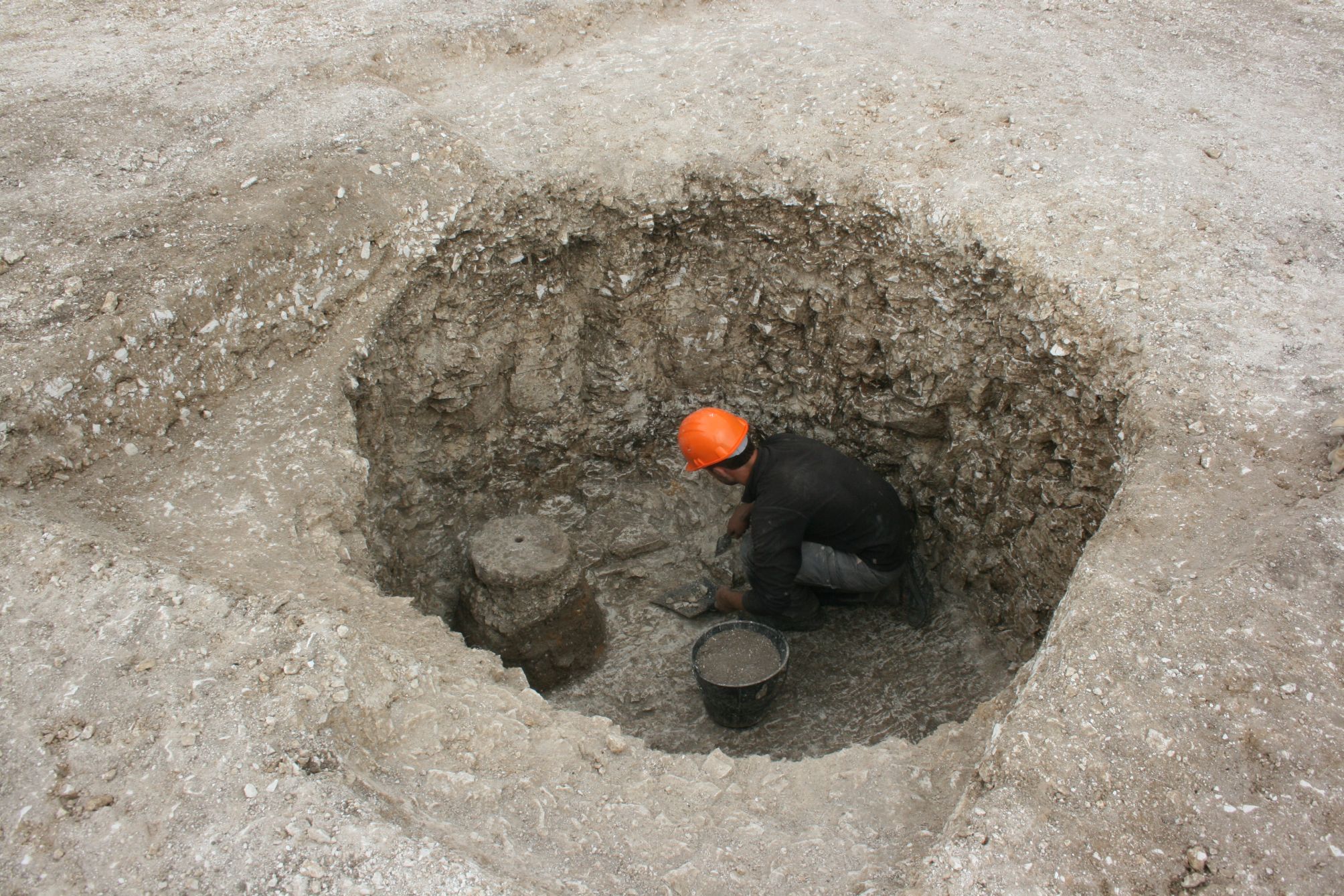 Silo où la meule a été découverte
